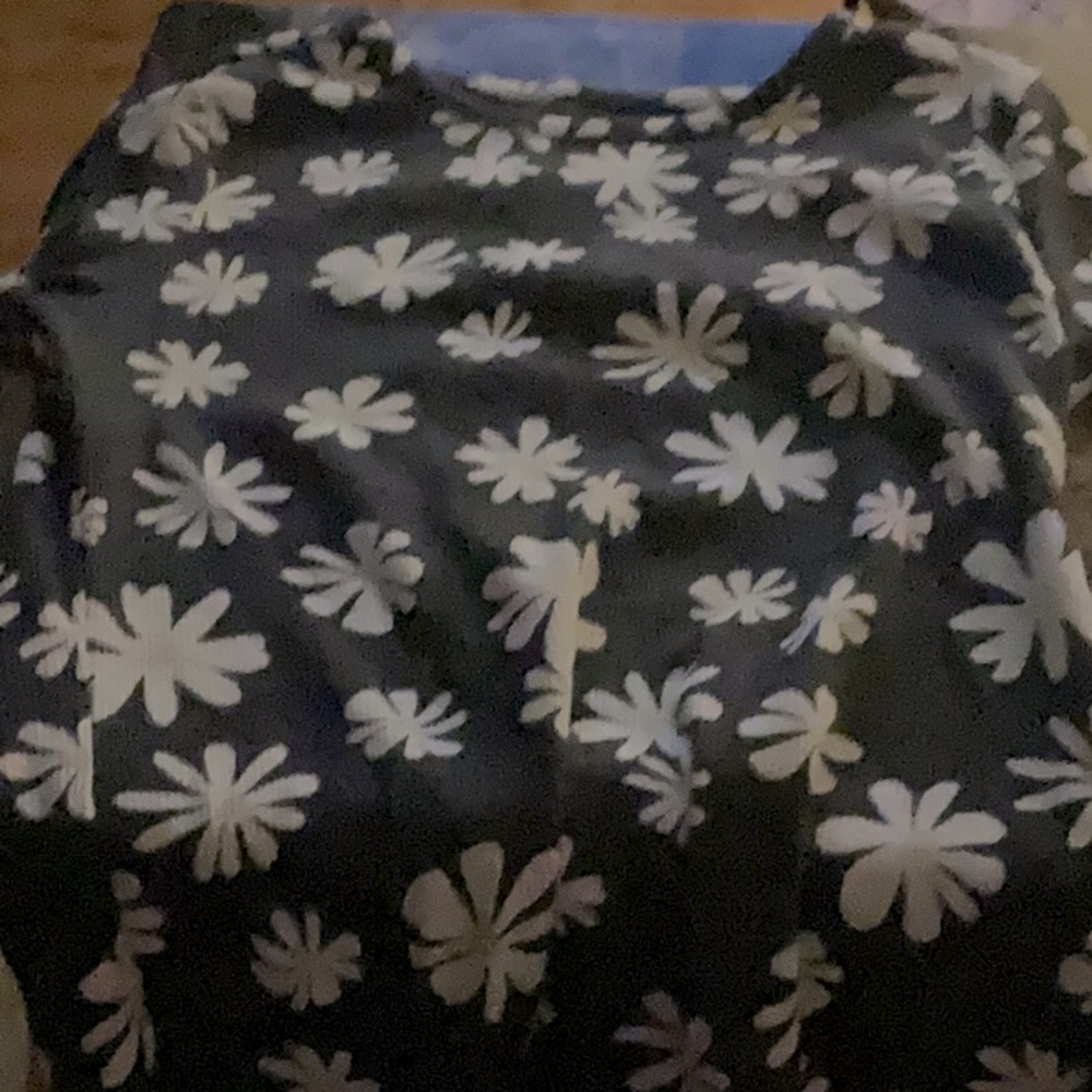 Black/white Floral tee